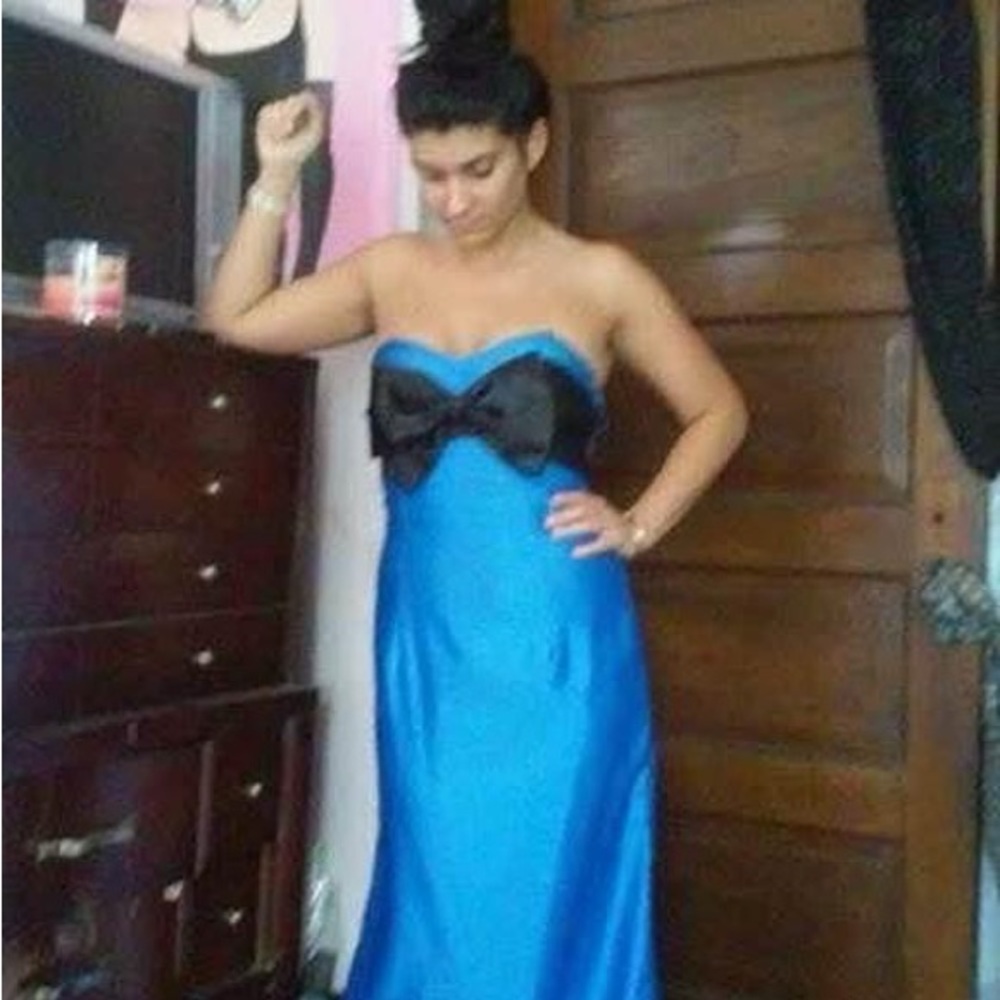 Gown - Picture 3 of 3